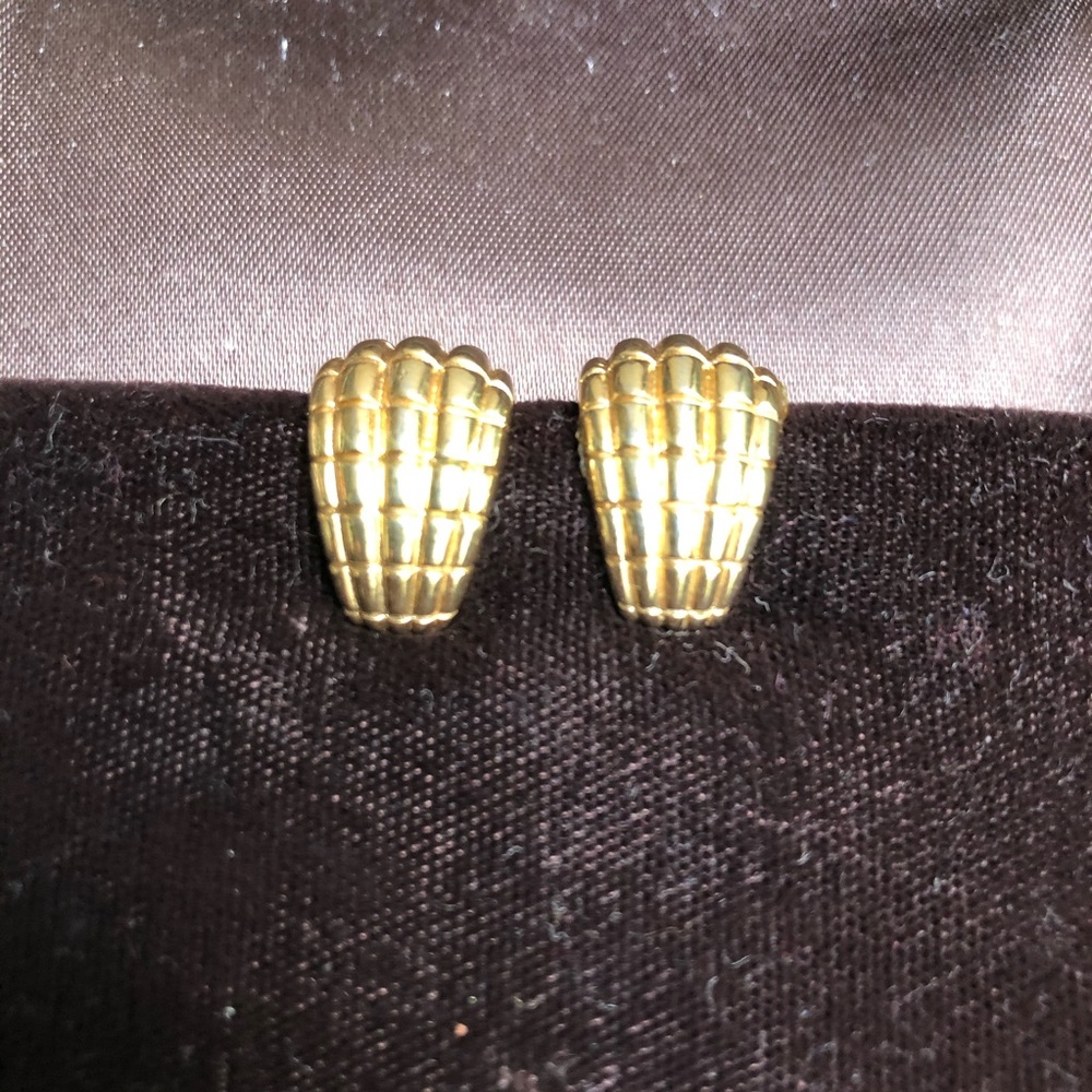 Vintage Avon Gold-tone  Clasp Earrings